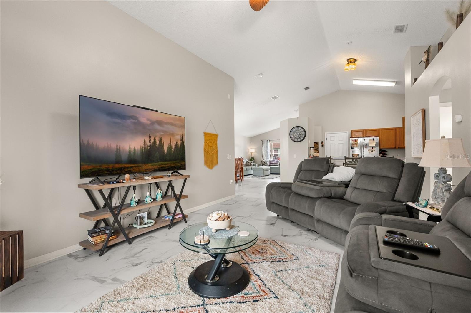 Living room - 551 MAJESTY DR, DAVENPORT