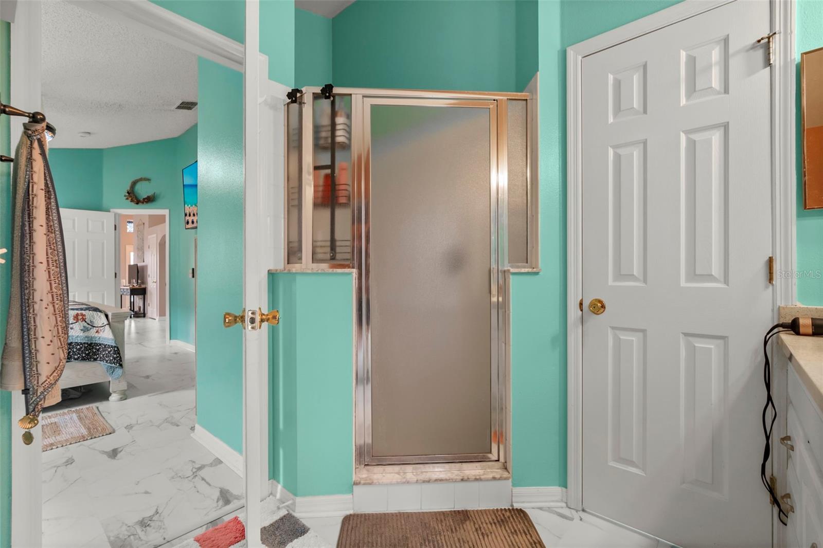 Primary Bathroom with Private Pool Access - 551 MAJESTY DR, DAVENPORT