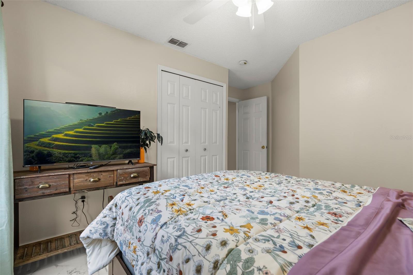 Guest room #1 - 551 MAJESTY DR, DAVENPORT