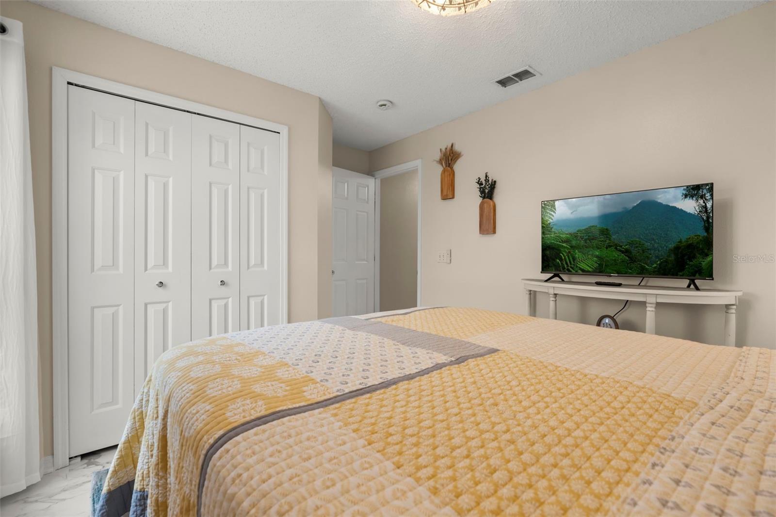 Guest room #3 - 551 MAJESTY DR, DAVENPORT