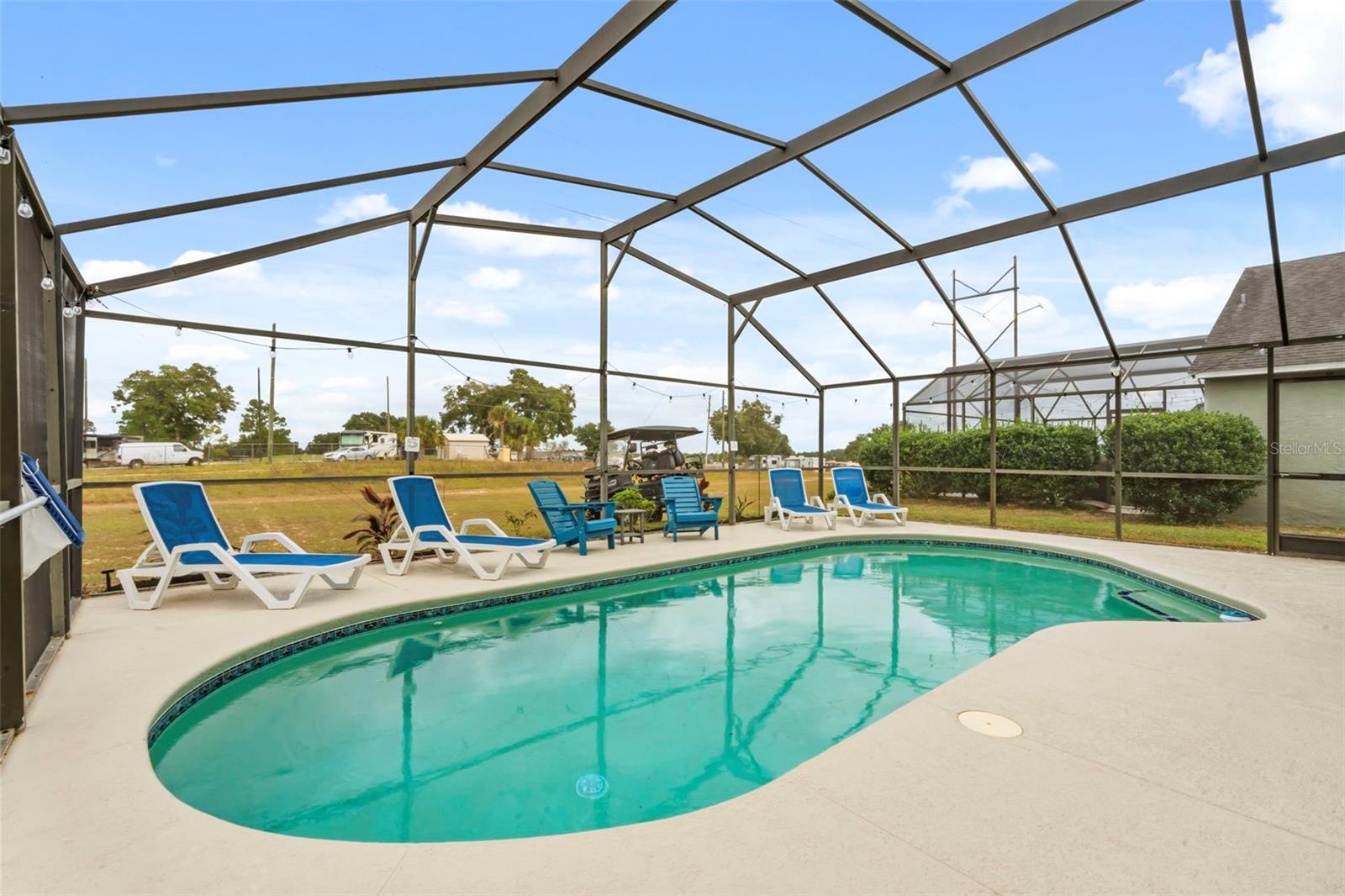 Beautiful heated Pool freshly painted deck and no rear facing neighbors - 551 MAJESTY DR, DAVENPORT