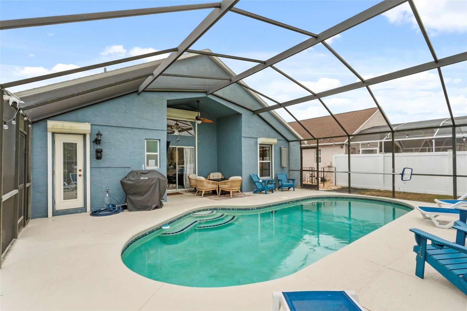 Beautiful heated Pool freshly painted deck and no rear facing neighbors - 551 MAJESTY DR, DAVENPORT