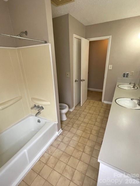 Single Family Residence at 7012 Idlewild Road, Charlotte, photo 8 of 12