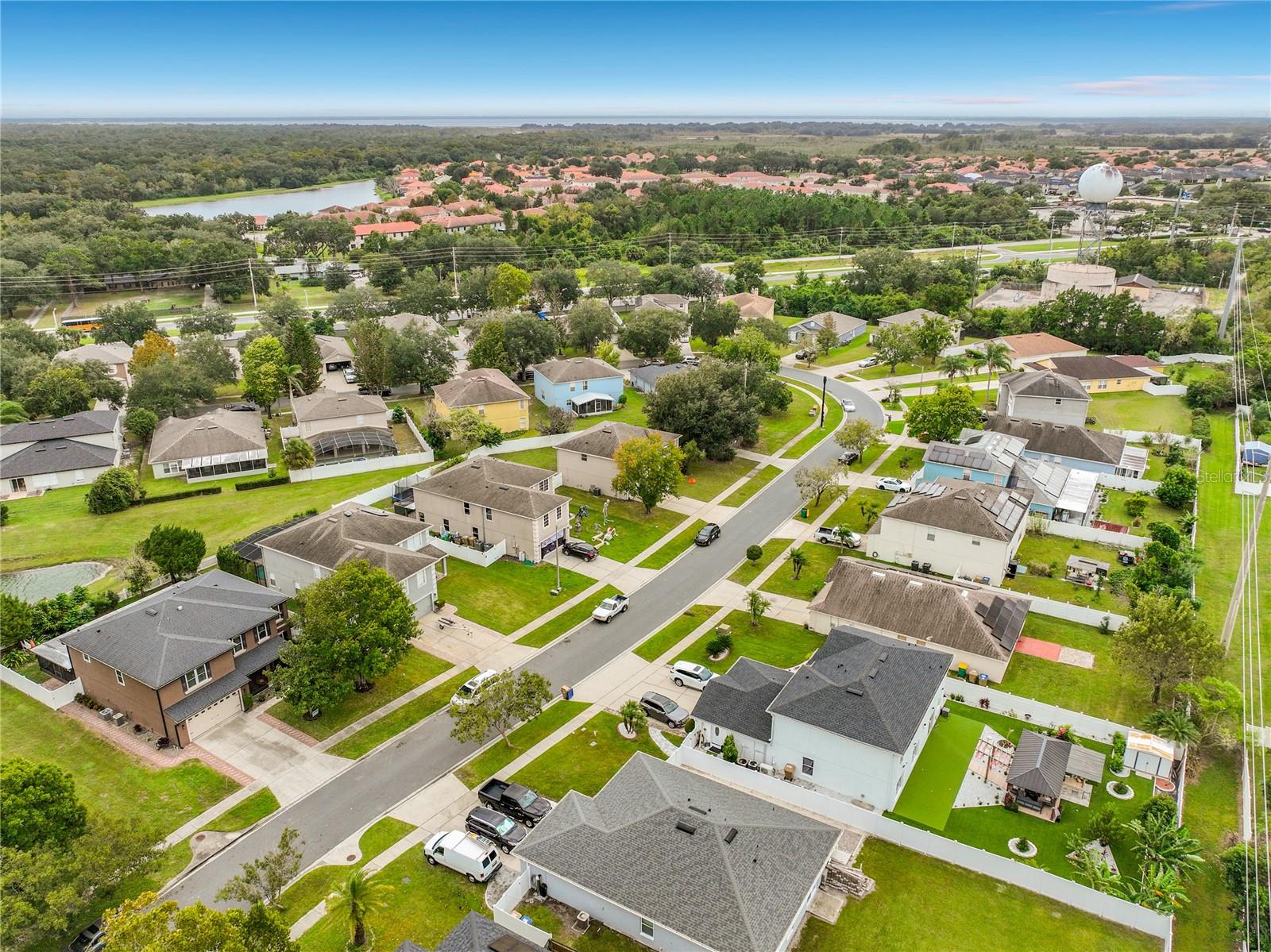 Single Family Residence at 3275 AMBERLEY PARK CIR, KISSIMMEE, photo 6 of 93
