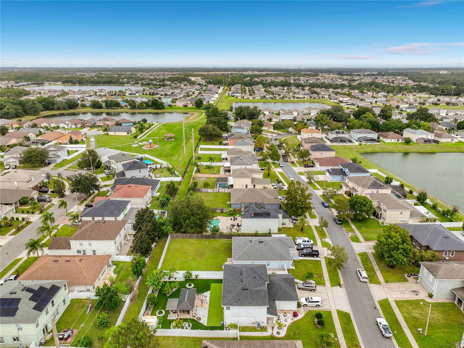 Single Family Residence at 3275 AMBERLEY PARK CIR, KISSIMMEE, photo 7 of 93