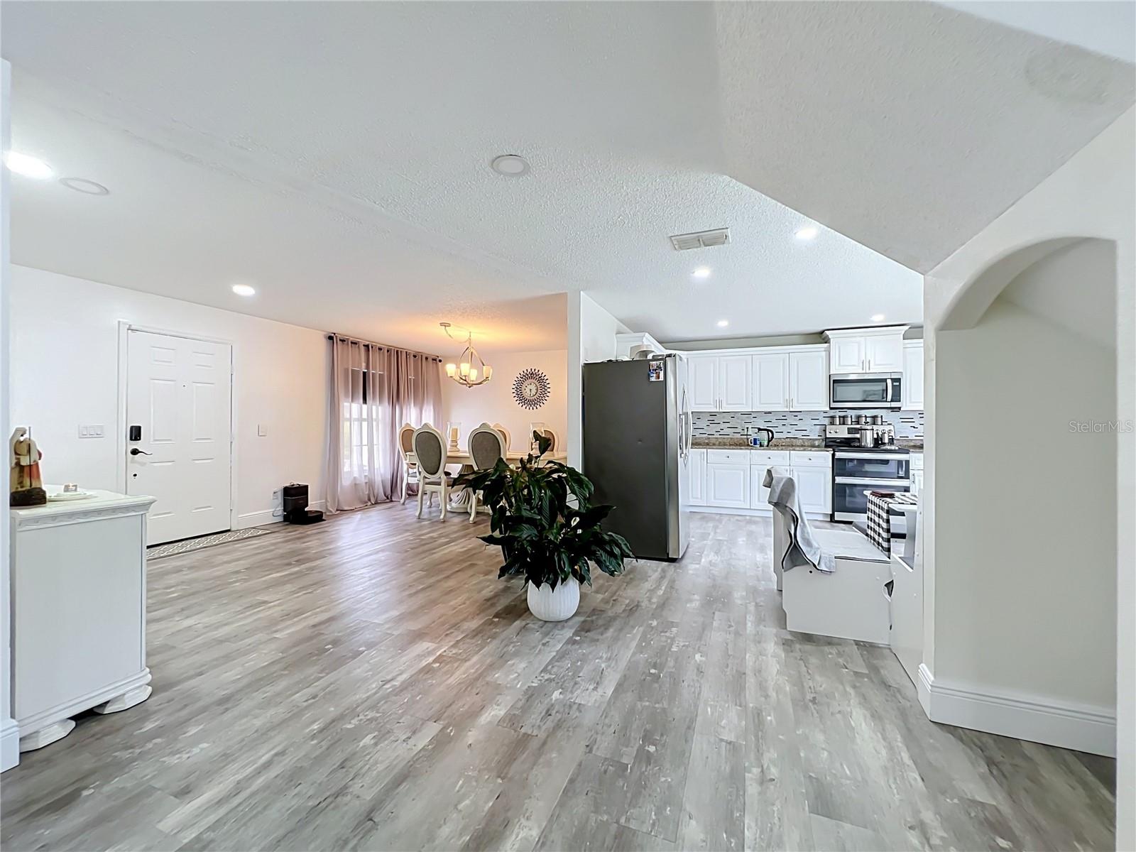 Single Family Residence at 3275 AMBERLEY PARK CIR, KISSIMMEE, photo 12 of 93