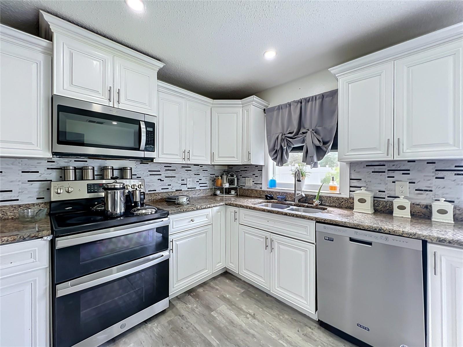 Single Family Residence at 3275 AMBERLEY PARK CIR, KISSIMMEE, photo 20 of 93