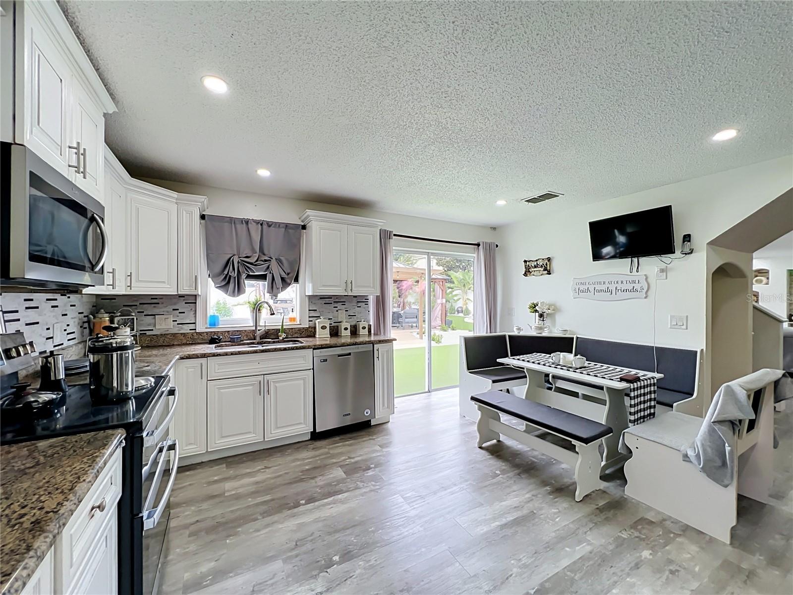 Single Family Residence at 3275 AMBERLEY PARK CIR, KISSIMMEE, photo 21 of 93