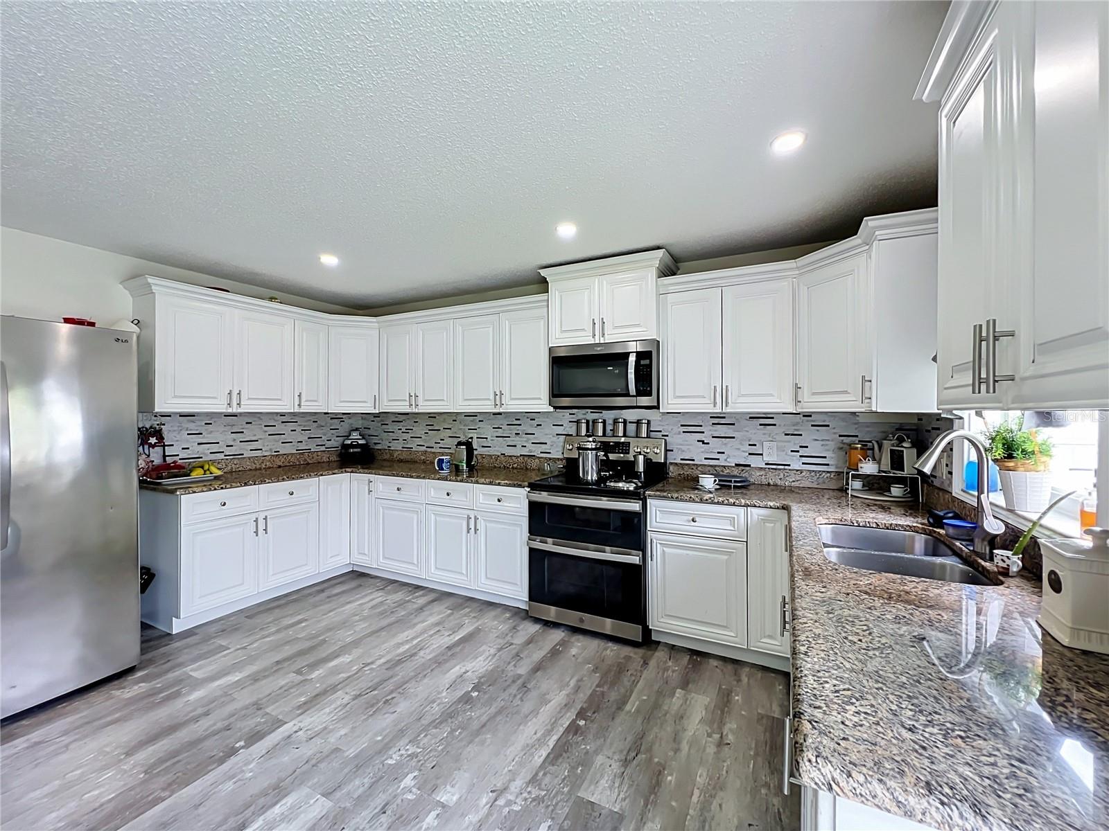 Single Family Residence at 3275 AMBERLEY PARK CIR, KISSIMMEE, photo 24 of 93