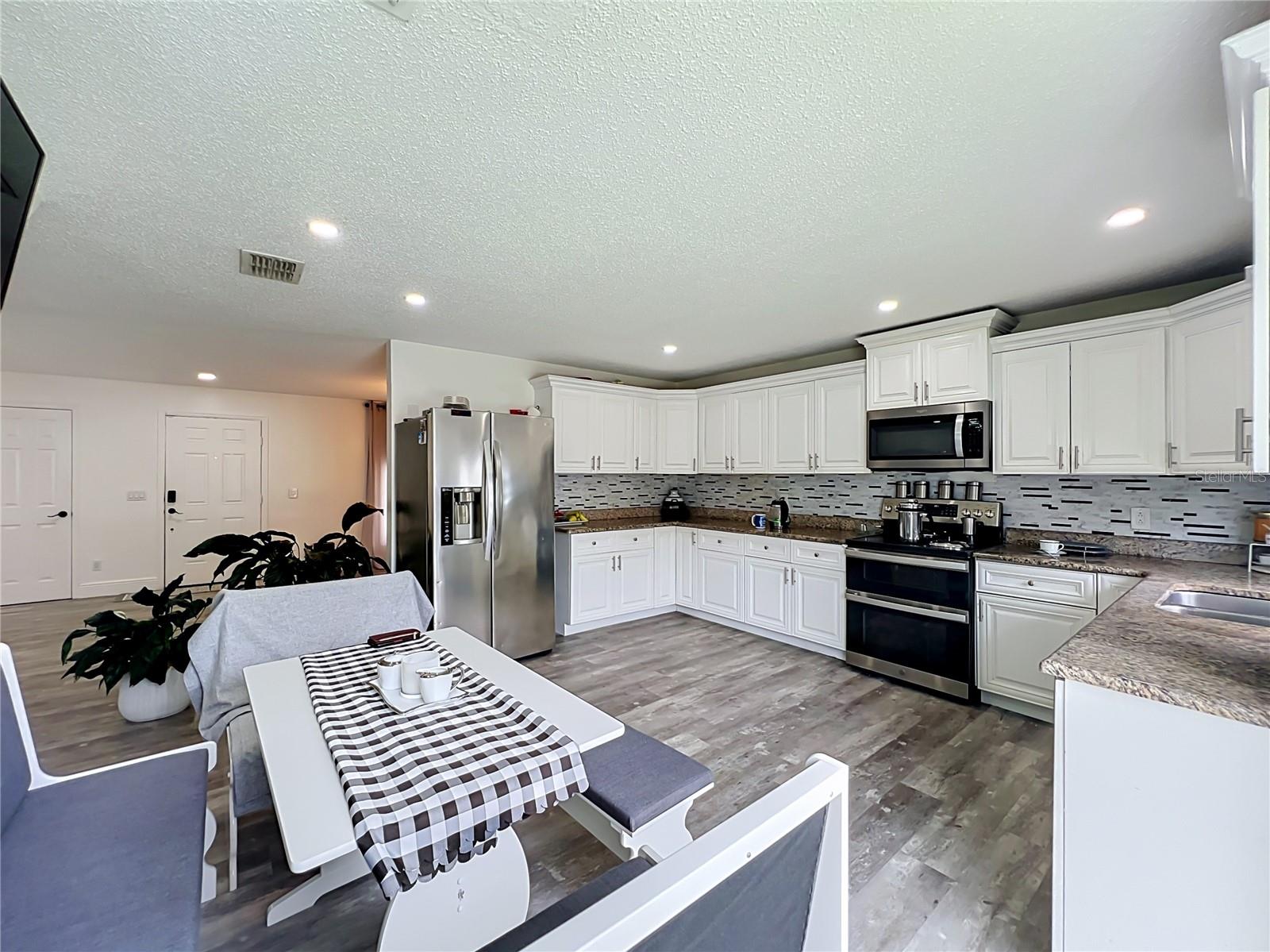 Single Family Residence at 3275 AMBERLEY PARK CIR, KISSIMMEE, photo 25 of 93