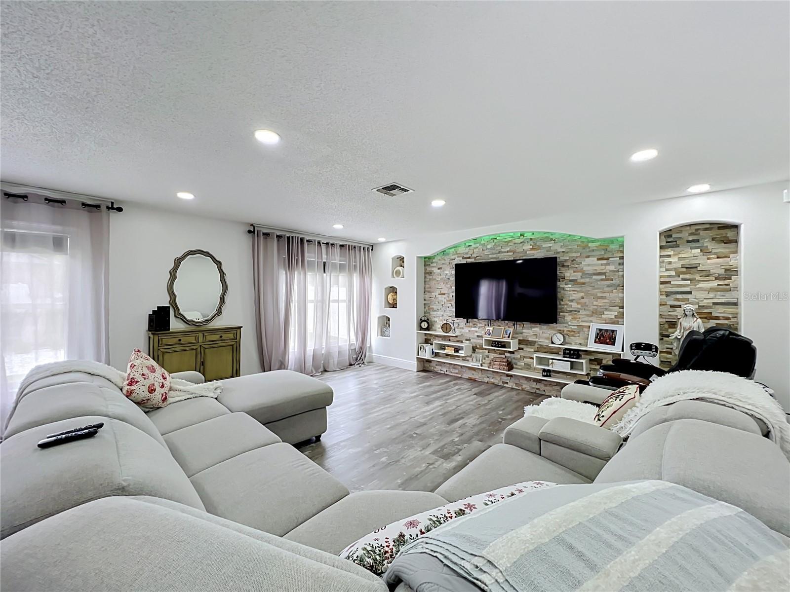 Single Family Residence at 3275 AMBERLEY PARK CIR, KISSIMMEE, photo 28 of 93