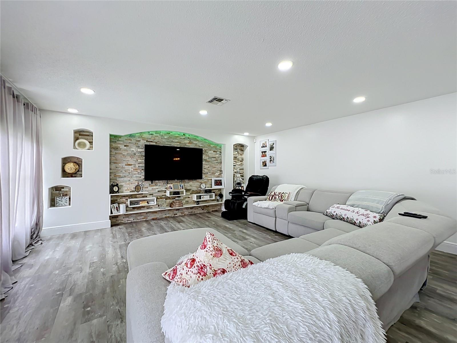 Single Family Residence at 3275 AMBERLEY PARK CIR, KISSIMMEE, photo 36 of 93