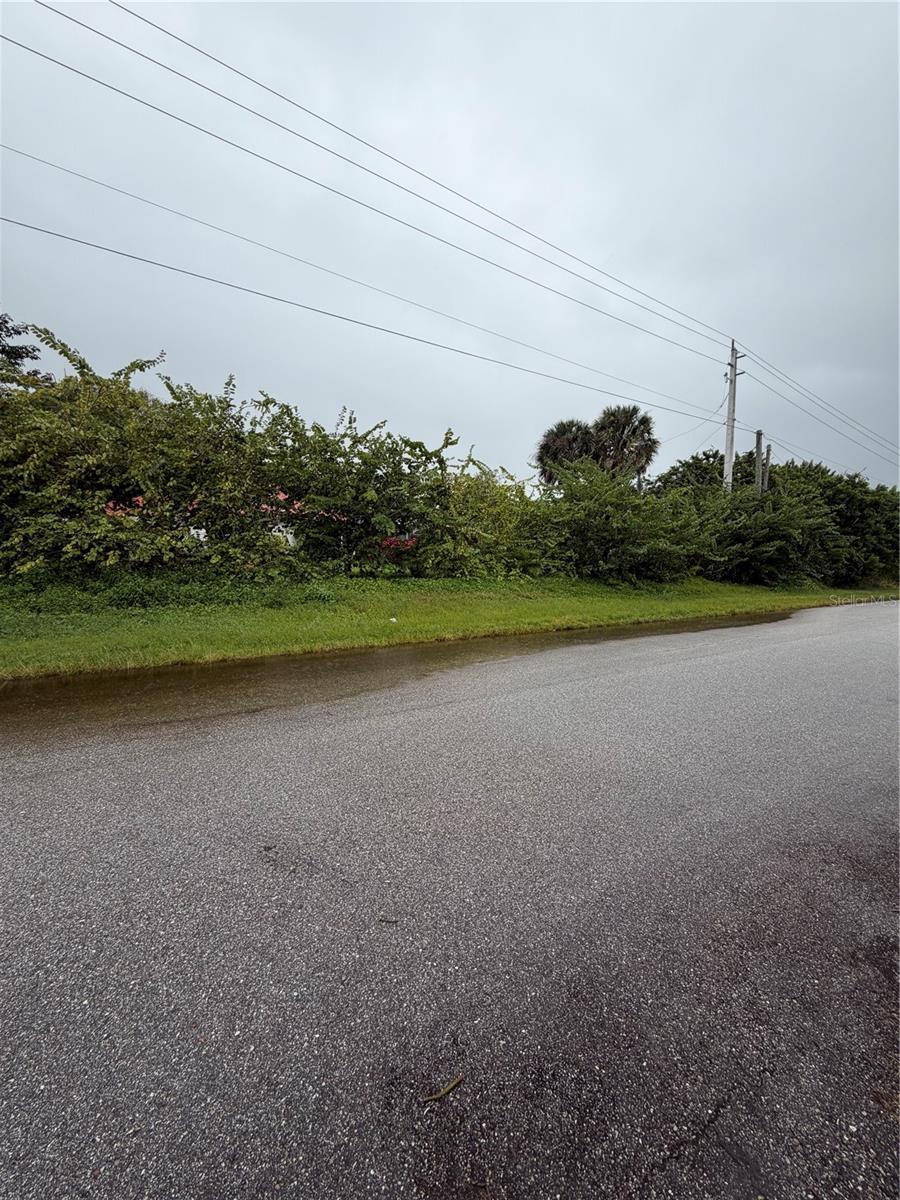 Across the street view - 1019 GARDENIA ST, SEBASTIAN