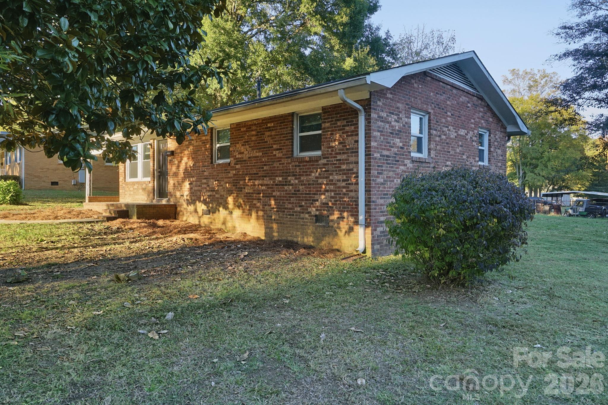 Single Family Residence at 207 Gaddis Drive, Mount Holly, photo 3 of 27