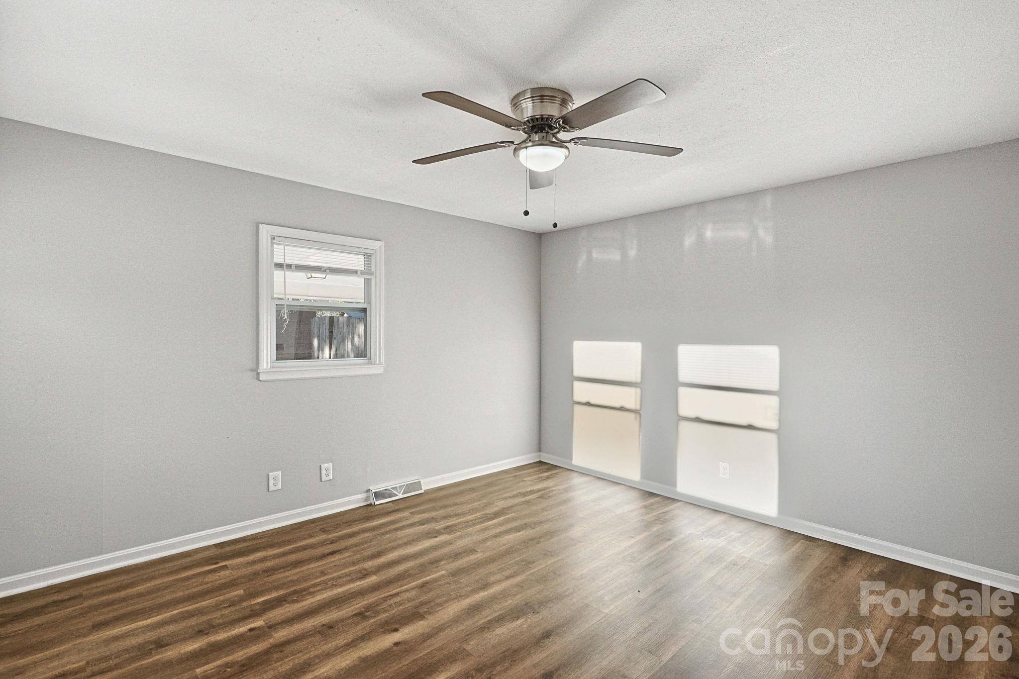 Single Family Residence at 207 Gaddis Drive, Mount Holly, photo 4 of 27