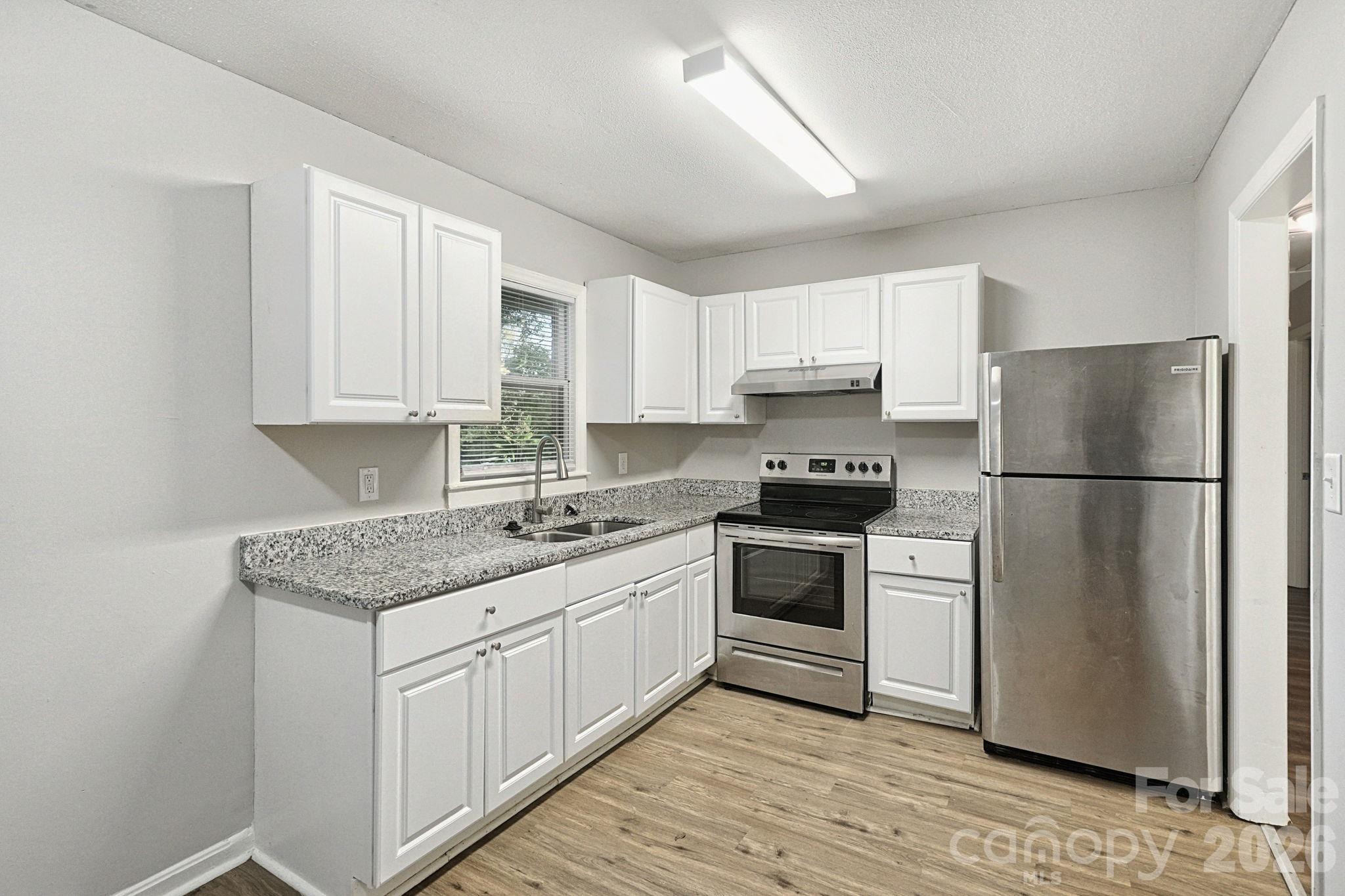 Single Family Residence at 207 Gaddis Drive, Mount Holly, photo 8 of 27