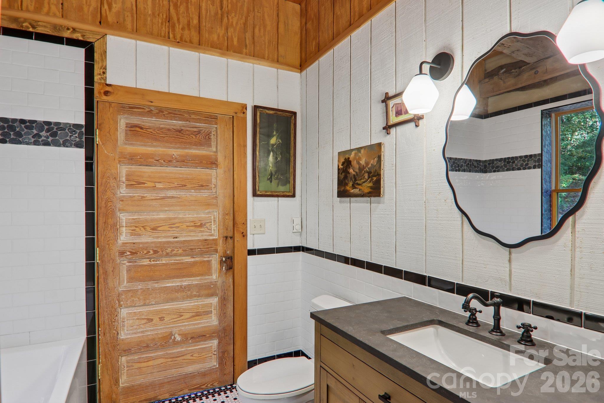 Bathroom on main level with access to master bedroom - 755 Hollyberry Lane, Marshall