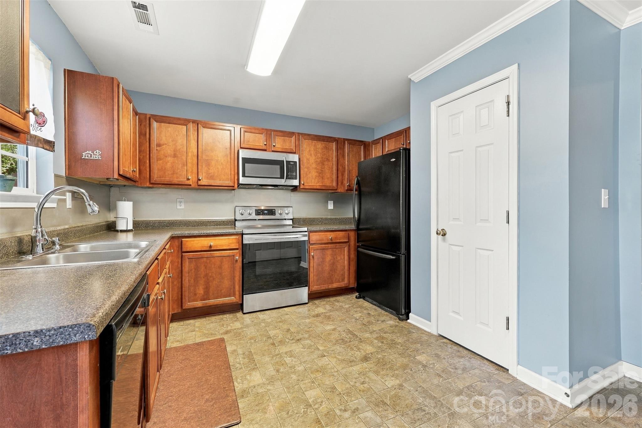 Single Family Residence at 504 Dayton Road, Rock Hill, photo 7 of 37