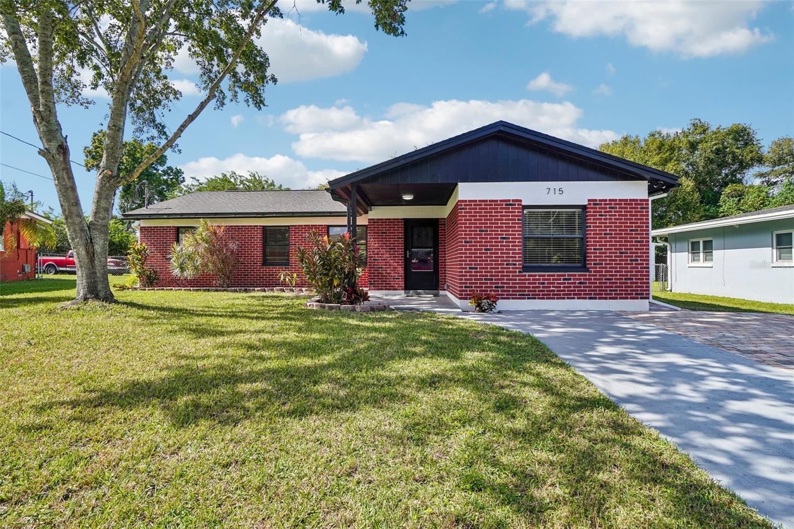 715 PAPAYA DR