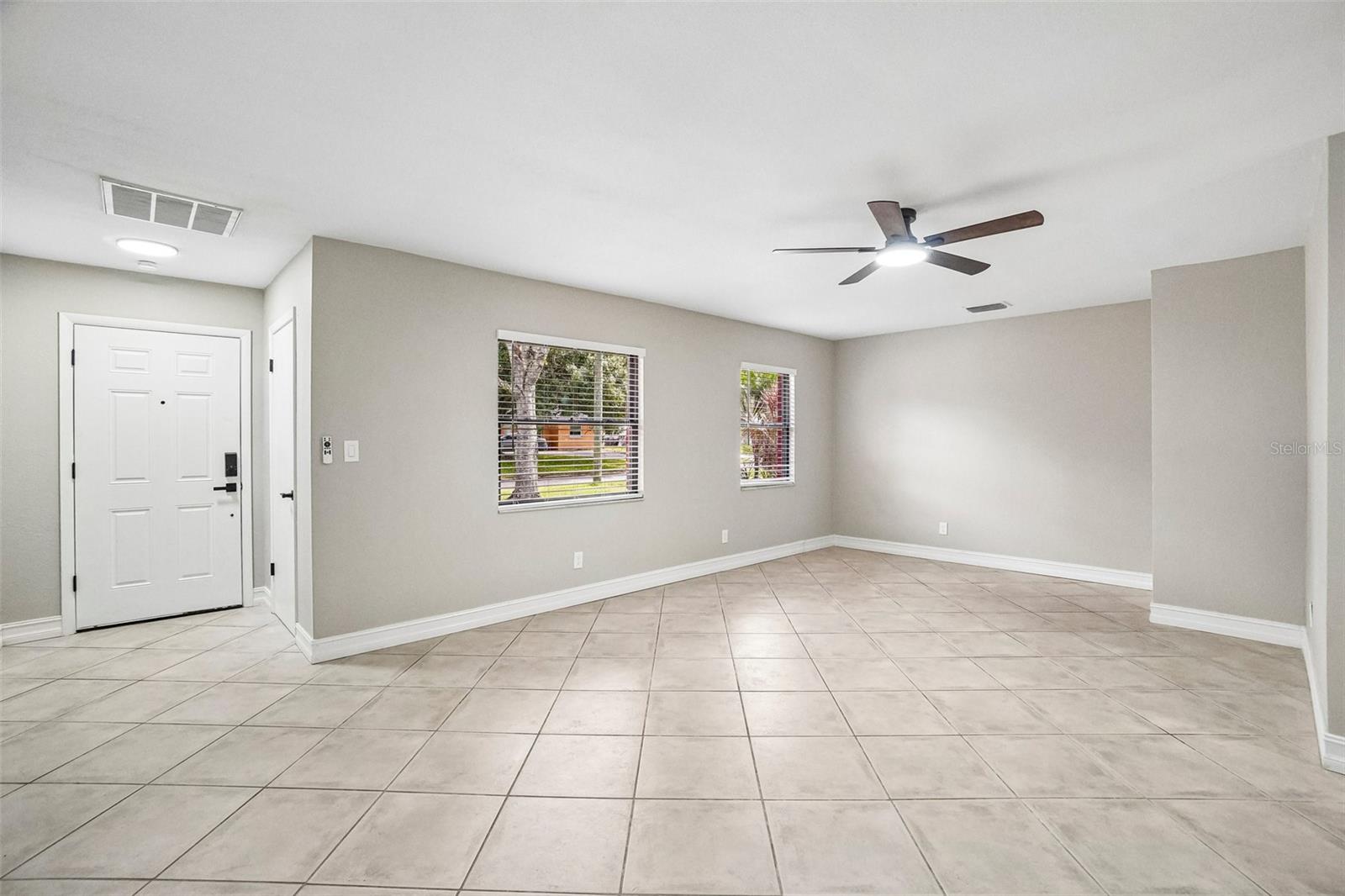 Living Room - 715 PAPAYA DR, TAMPA