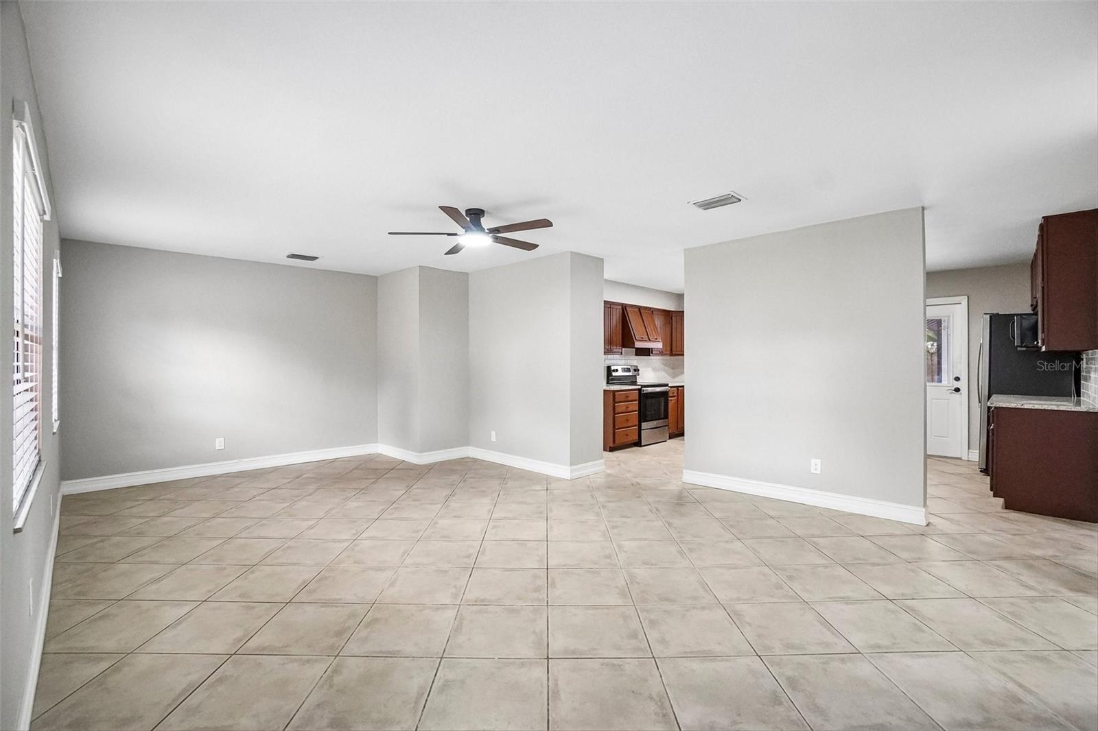Living Room View 2 - 715 PAPAYA DR, TAMPA