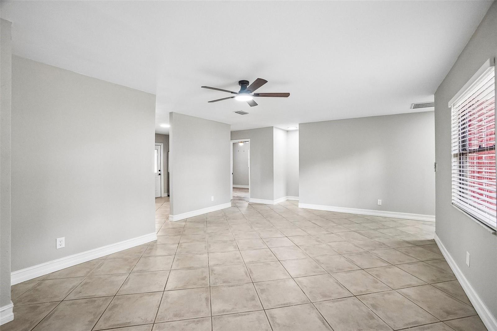 Living Room View - 715 PAPAYA DR, TAMPA