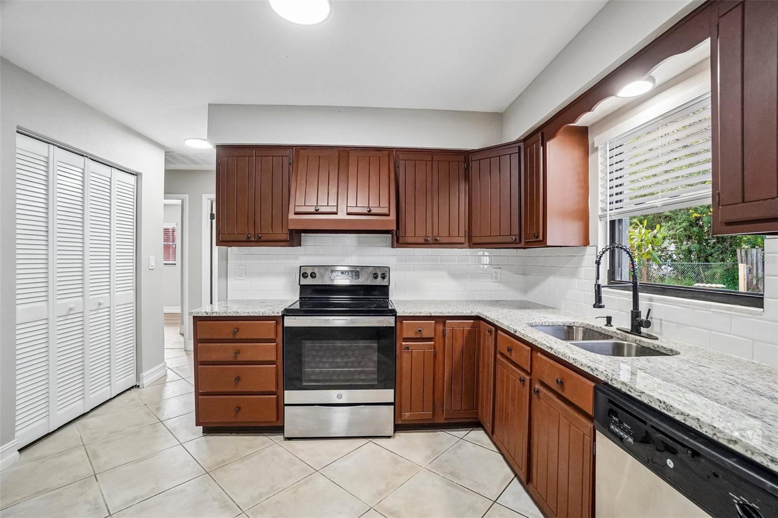 Kitchen View 2 - 715 PAPAYA DR, TAMPA