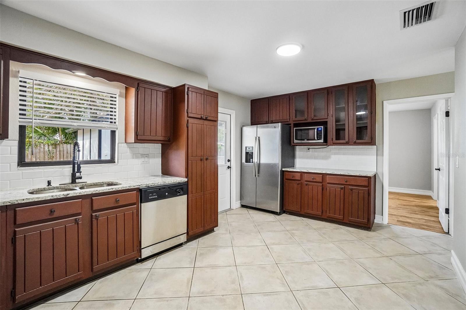 Kitchen View 3 - 715 PAPAYA DR, TAMPA