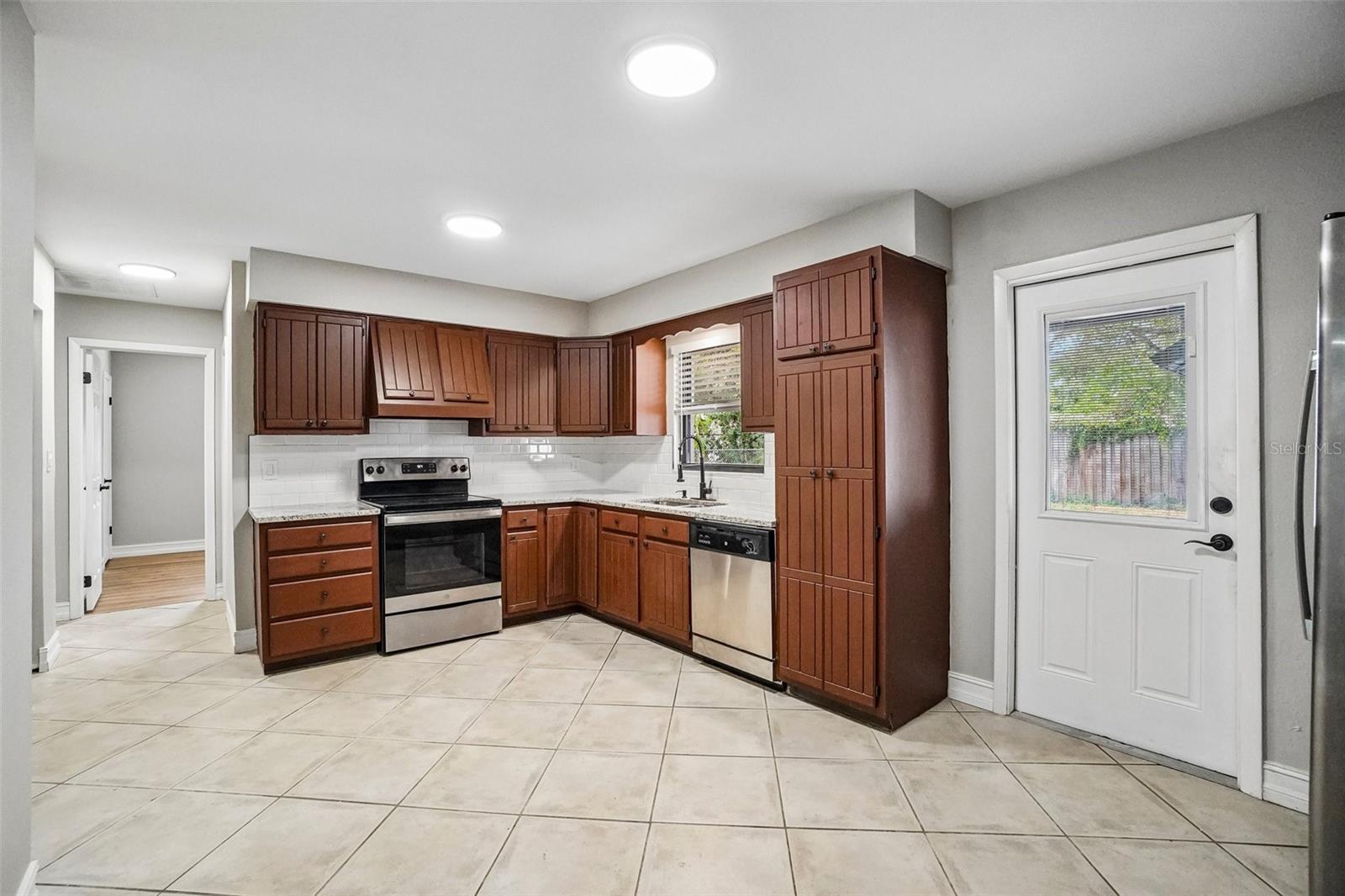 Kitchen View 4 - 715 PAPAYA DR, TAMPA