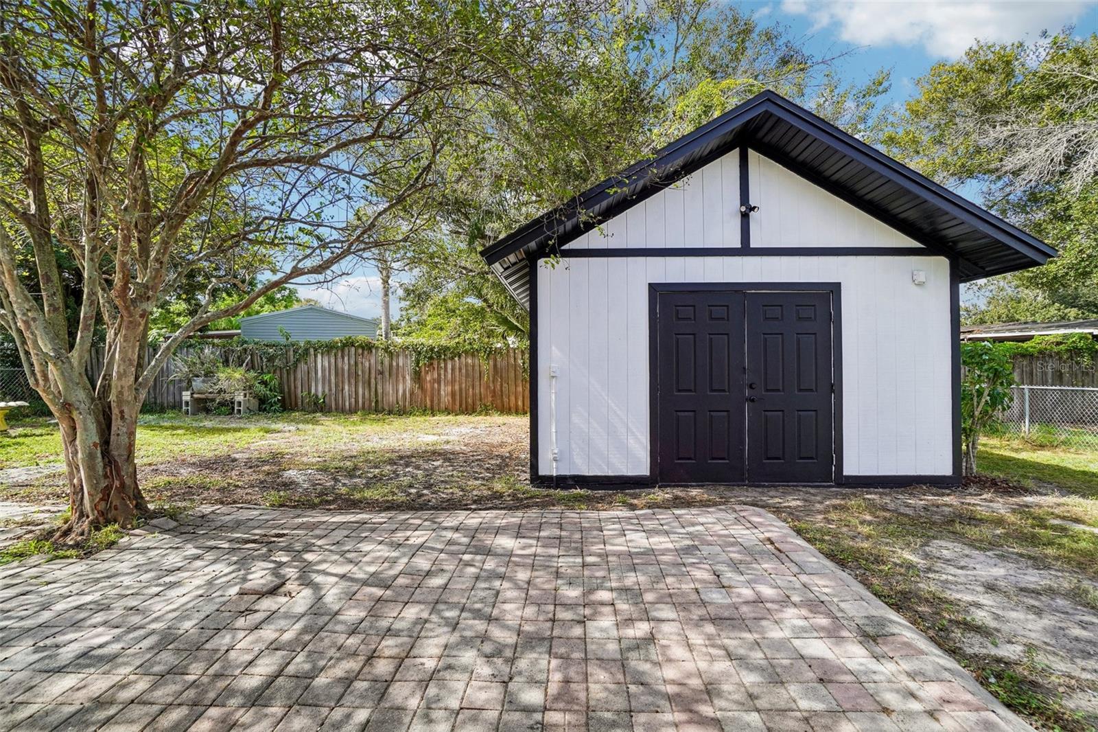 Large Shed - 715 PAPAYA DR, TAMPA