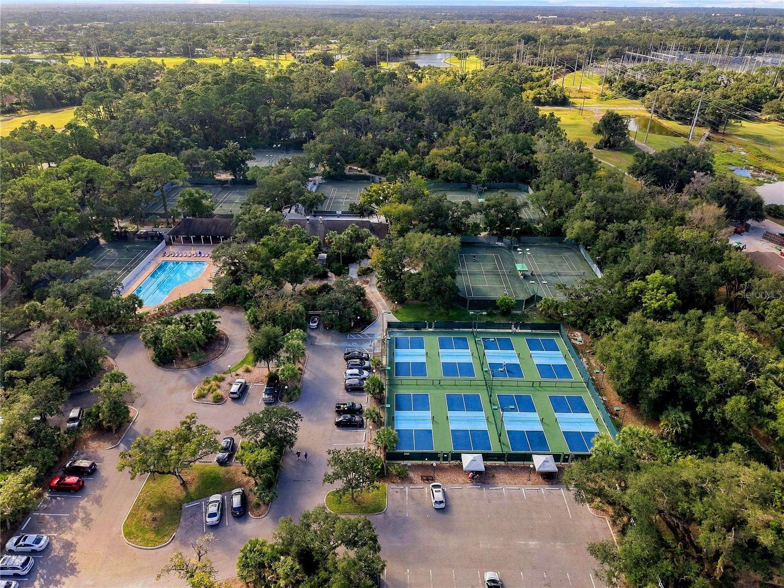 Single Family Residence at 5683 DOWNHAM MDWS, SARASOTA, photo 12 of 63