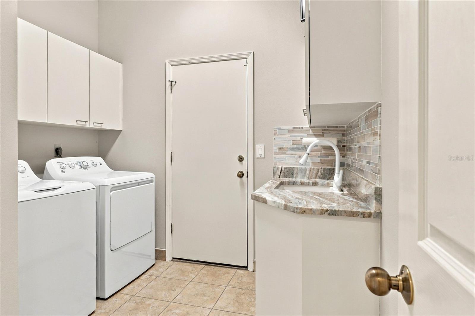 Single Family Residence at 5683 DOWNHAM MDWS, SARASOTA, photo 24 of 63