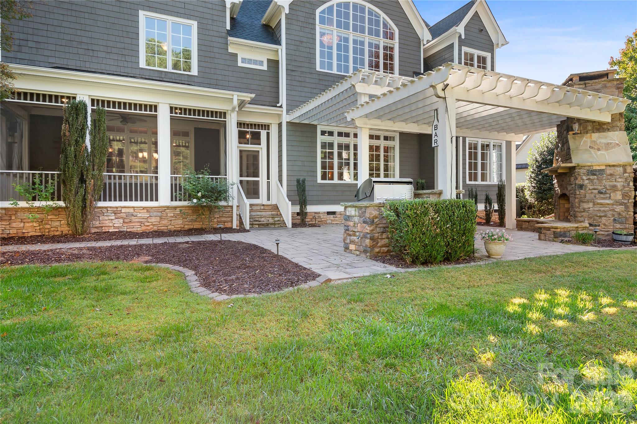 Great entertaining area with covered patio, fireplace and built in grill - 161 Cape Cod Way, Mooresville