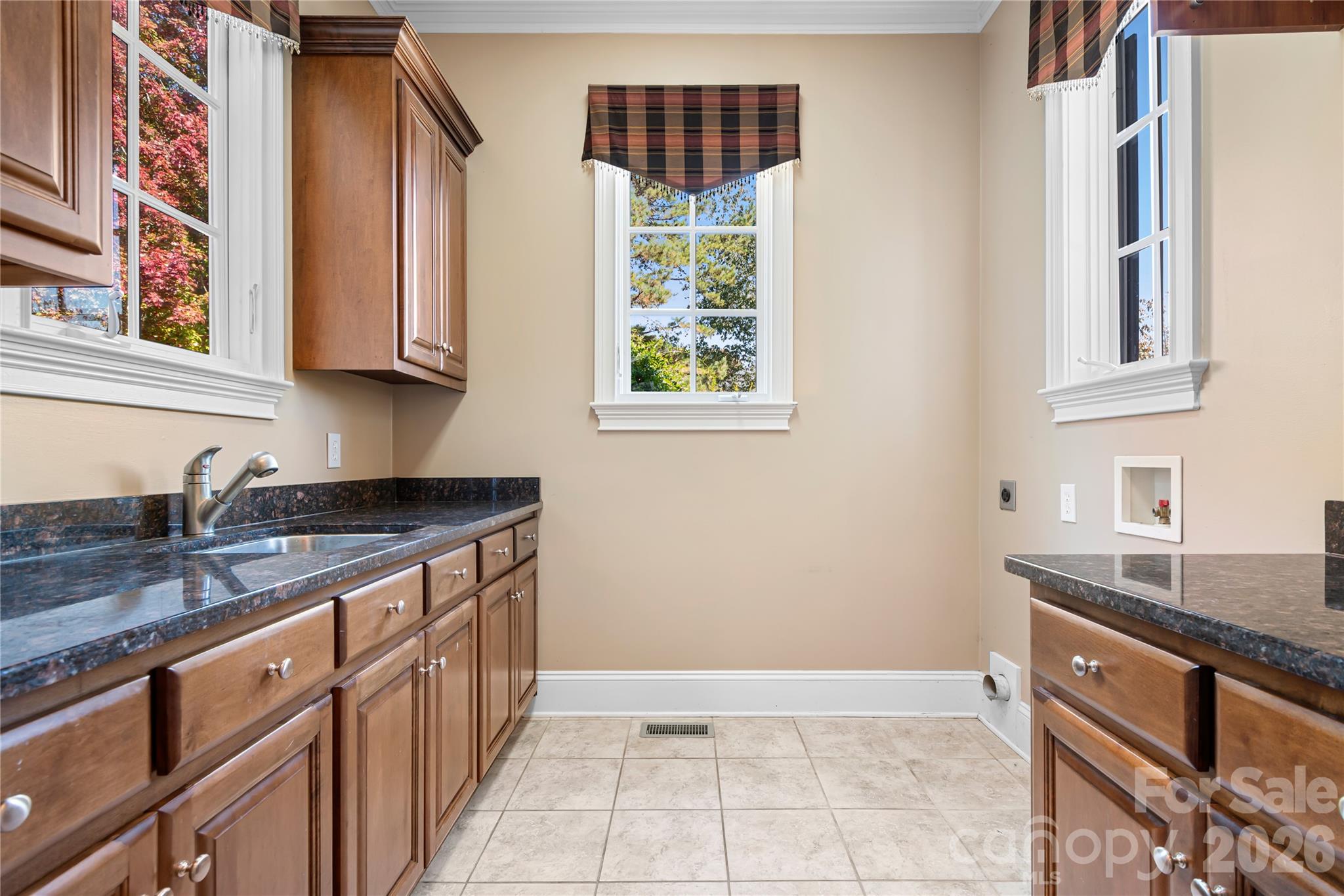 oversized laundry - 161 Cape Cod Way, Mooresville