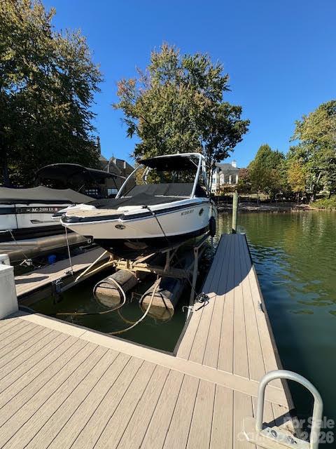Desirable end of dock boat slip - 161 Cape Cod Way, Mooresville