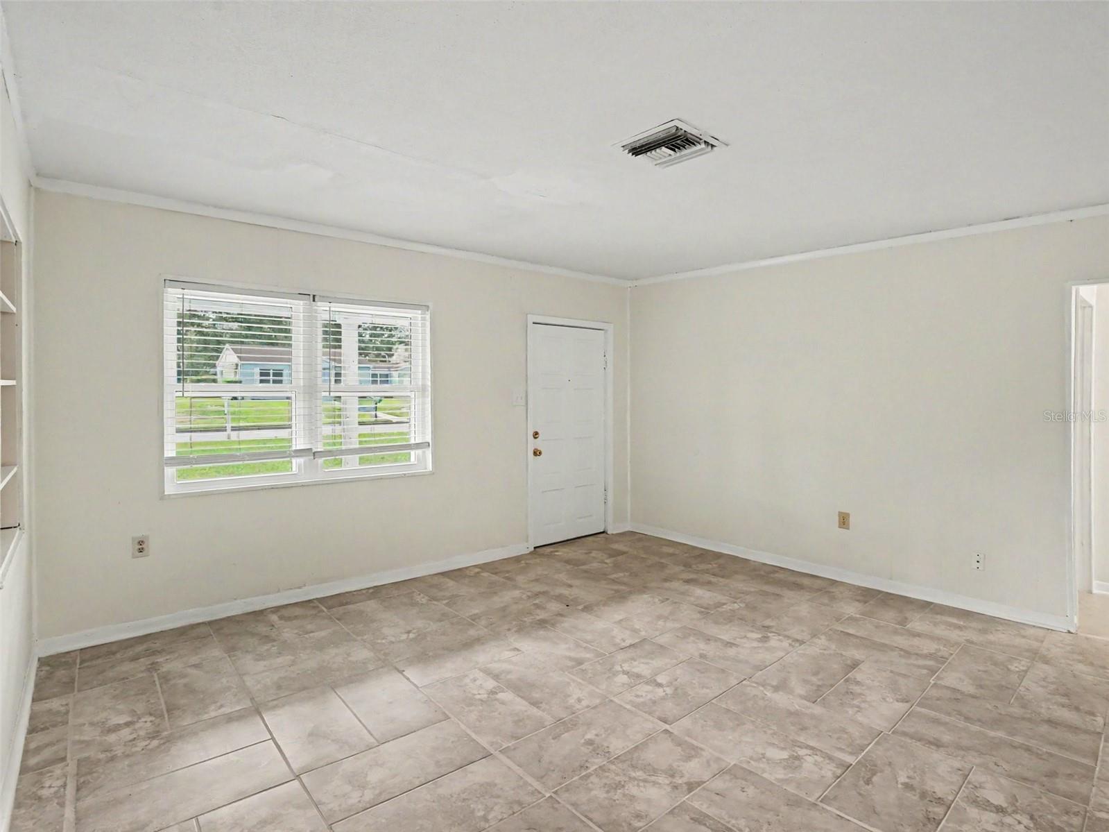 Living room - 2417 S MYRTLE AVE, SANFORD