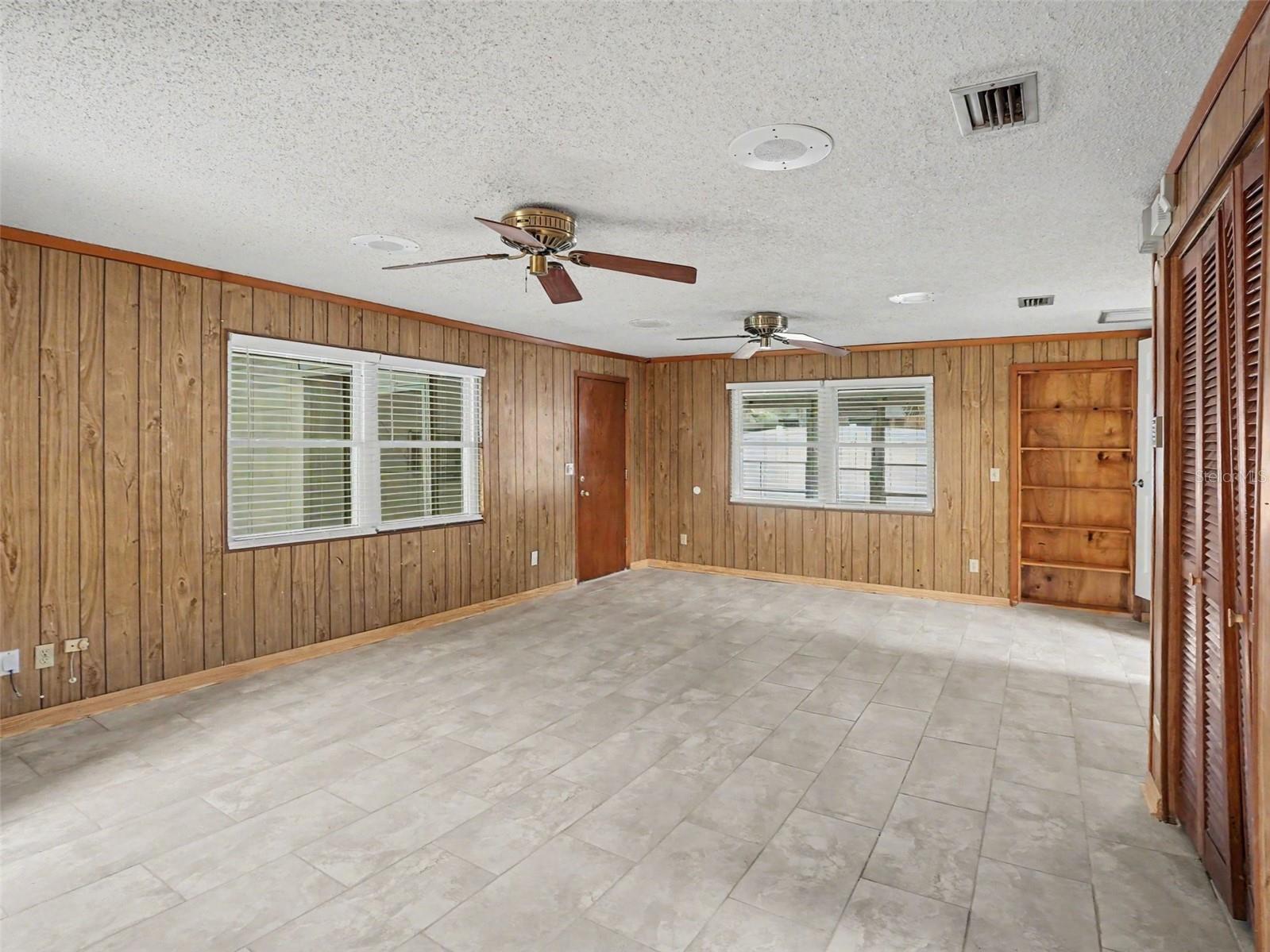 Single Family Residence at 2417 S MYRTLE AVE, SANFORD, photo 9 of 24