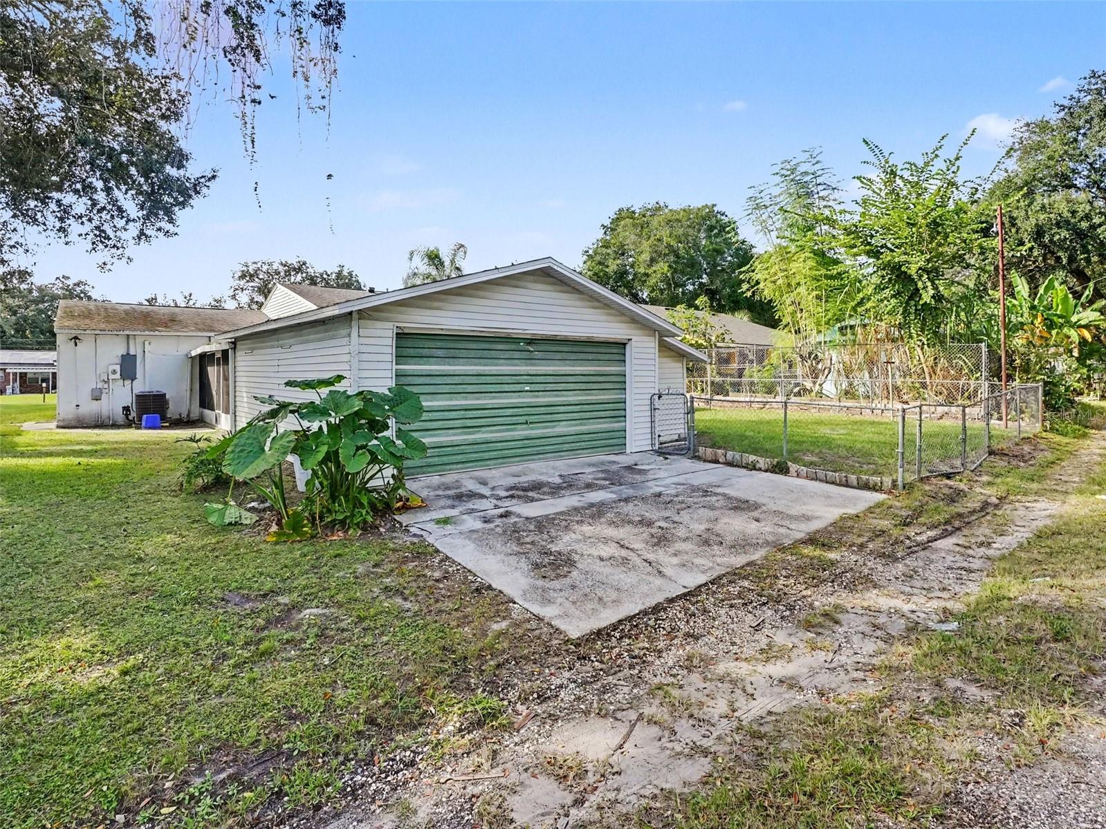 Alley access to rear load garage - 2417 S MYRTLE AVE, SANFORD