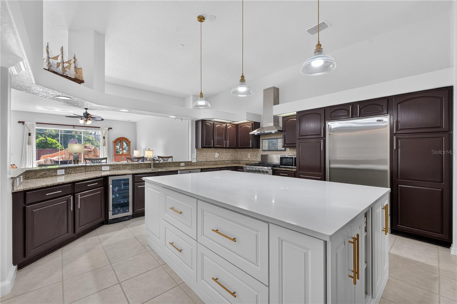 Single Family Residence at 18211 WIMBLEDON GREEN PL, TAMPA, photo 3 of 68