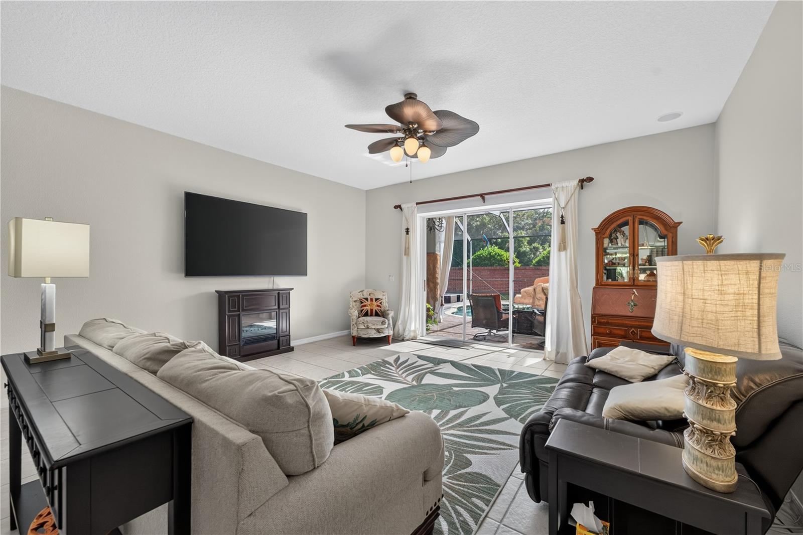 Single Family Residence at 18211 WIMBLEDON GREEN PL, TAMPA, photo 6 of 68