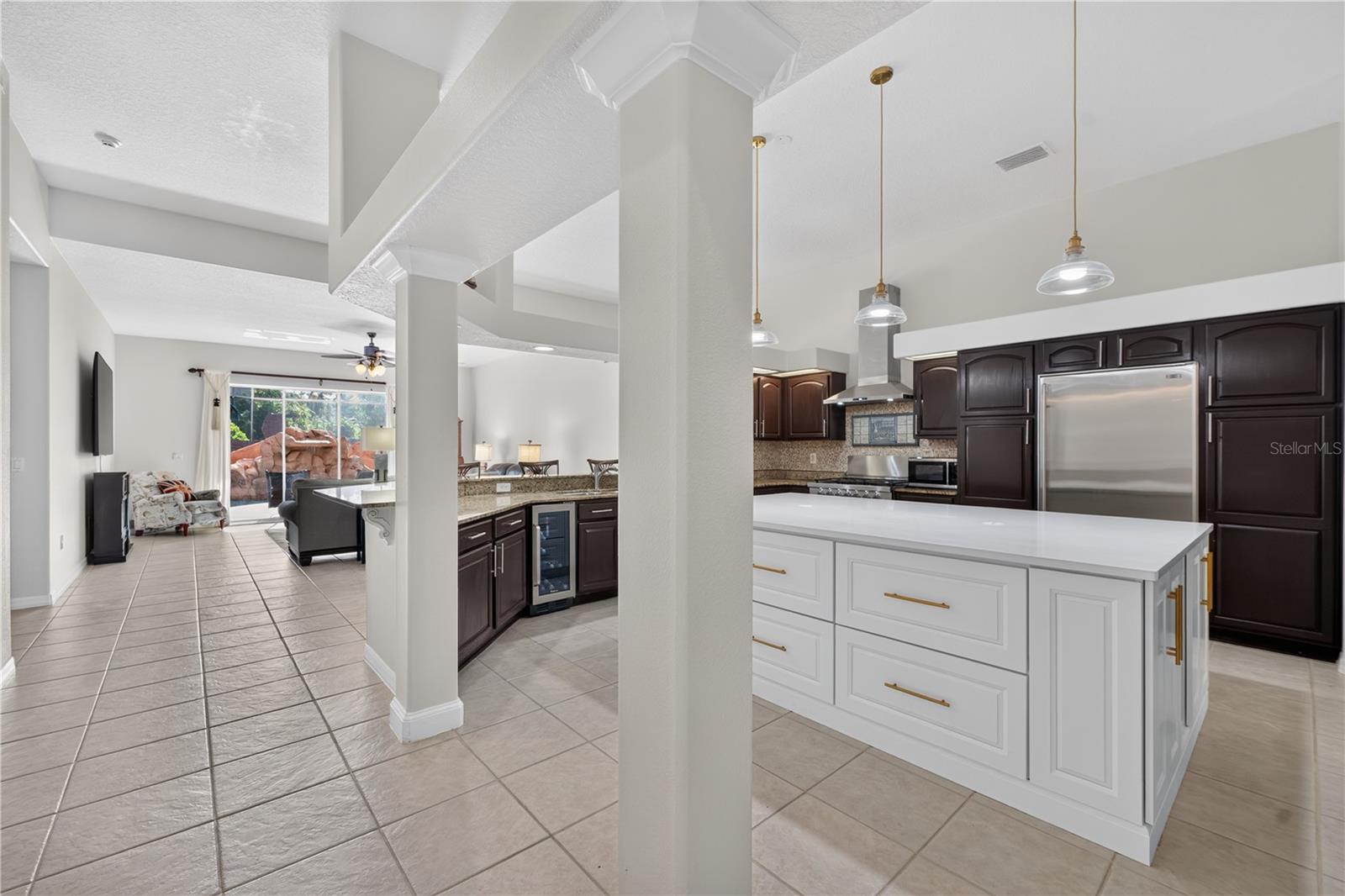 Single Family Residence at 18211 WIMBLEDON GREEN PL, TAMPA, photo 7 of 68