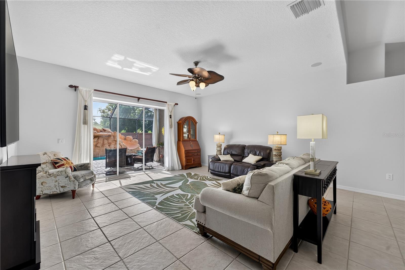 Single Family Residence at 18211 WIMBLEDON GREEN PL, TAMPA, photo 13 of 68