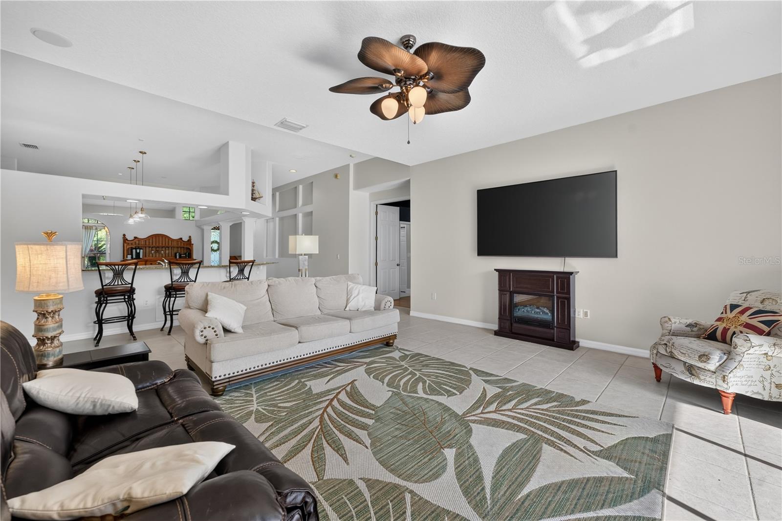 Single Family Residence at 18211 WIMBLEDON GREEN PL, TAMPA, photo 14 of 68
