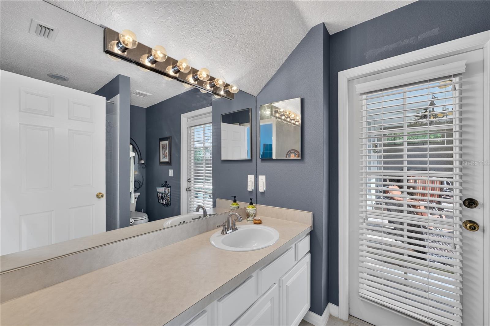 Single Family Residence at 18211 WIMBLEDON GREEN PL, TAMPA, photo 43 of 68