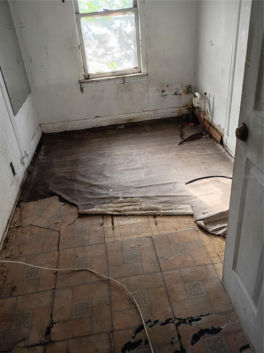 Single Family Residence at 1043 W JEFFERSON ST, ORLANDO, photo 2 of 3