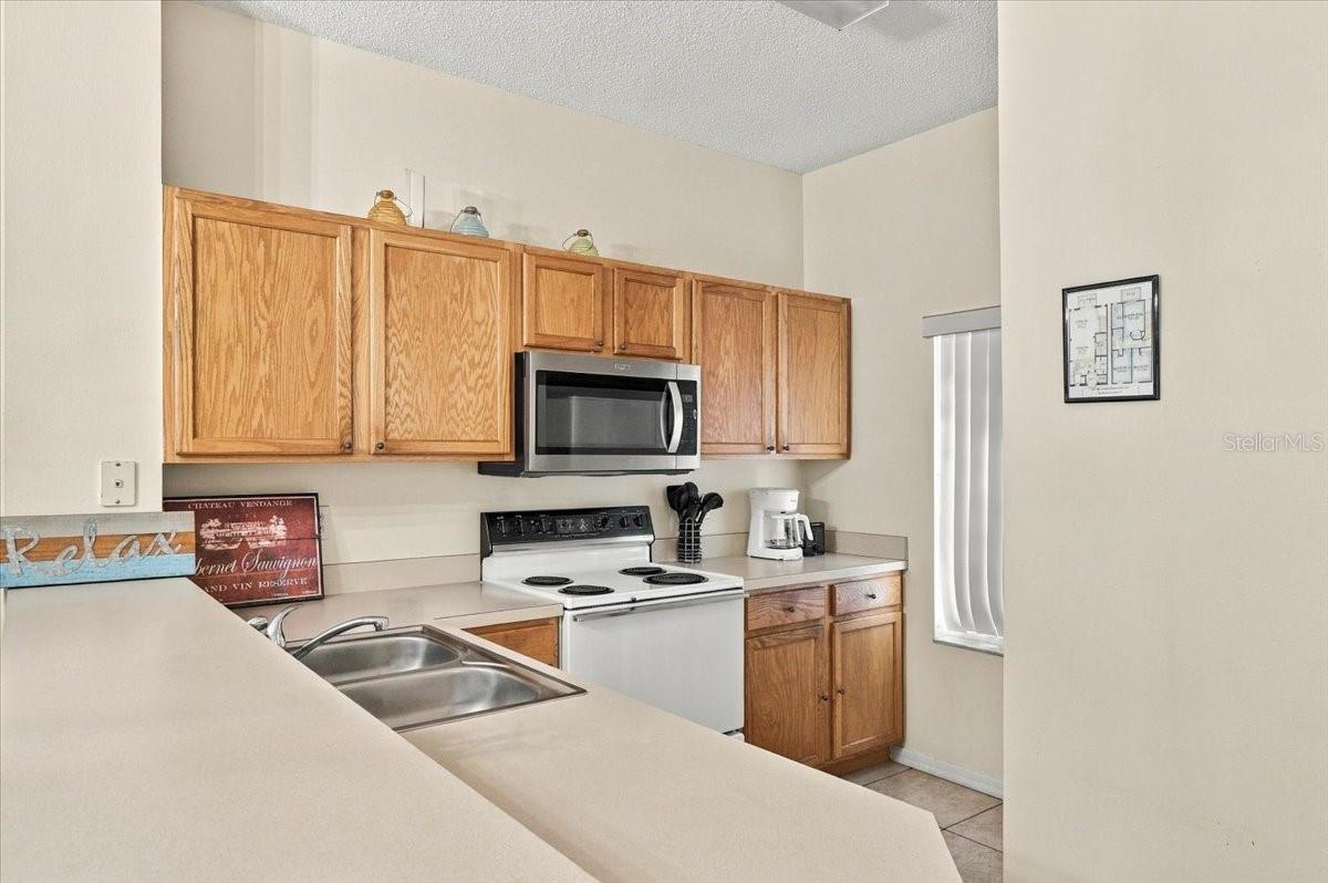 Townhouse at 8504 CRYSTAL COVE LOOP, KISSIMMEE, photo 9 of 33