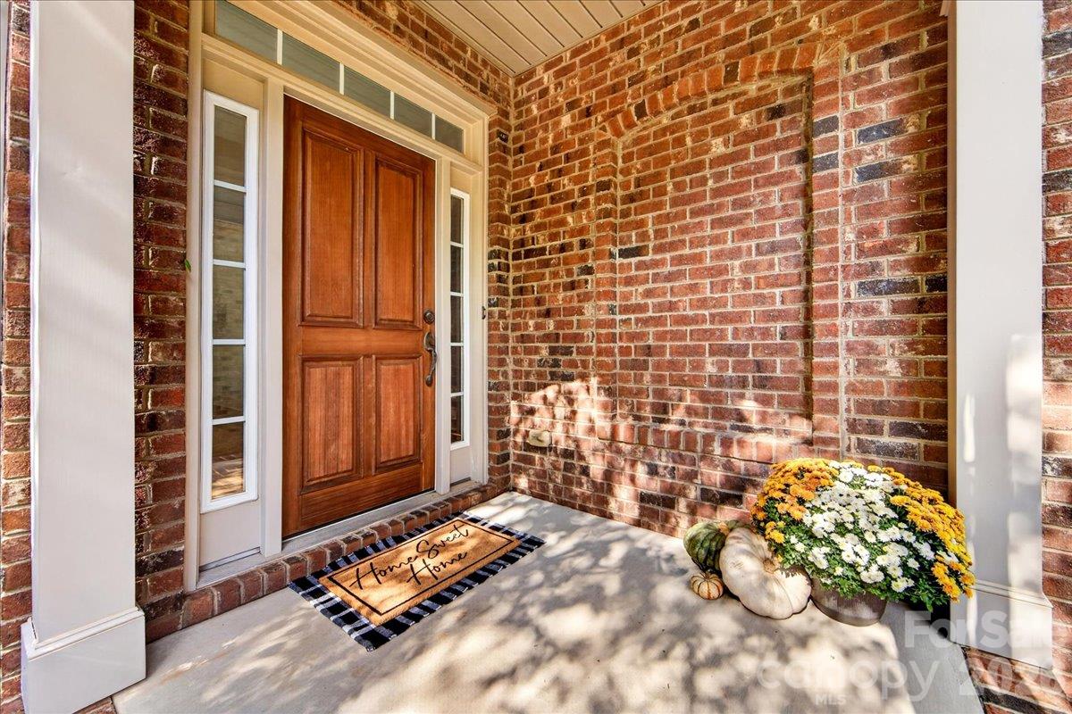 Single Family Residence at 5535 Open Book Lane, Charlotte, photo 2 of 38