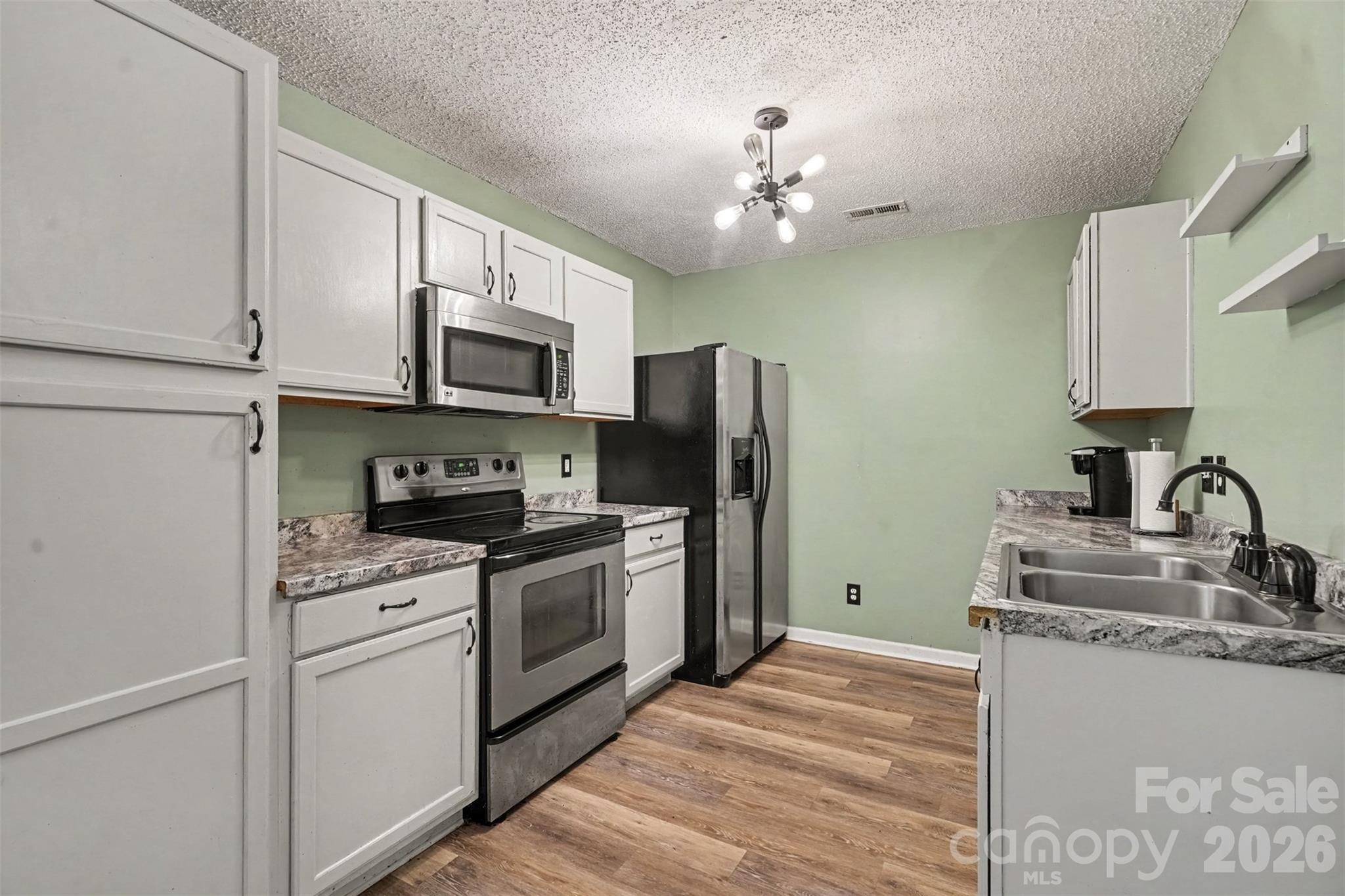 Single Family Residence at 8724 Michaw Court, Charlotte, photo 8 of 23