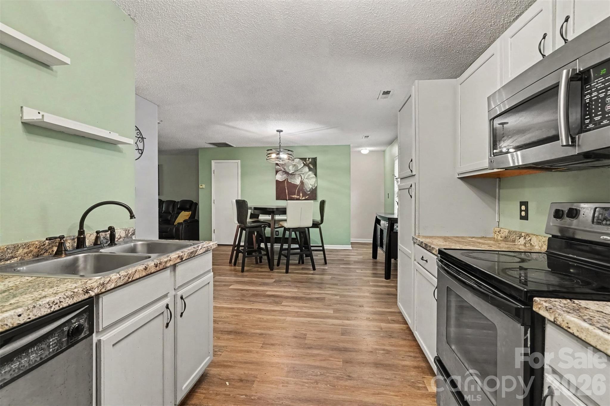 Single Family Residence at 8724 Michaw Court, Charlotte, photo 9 of 23