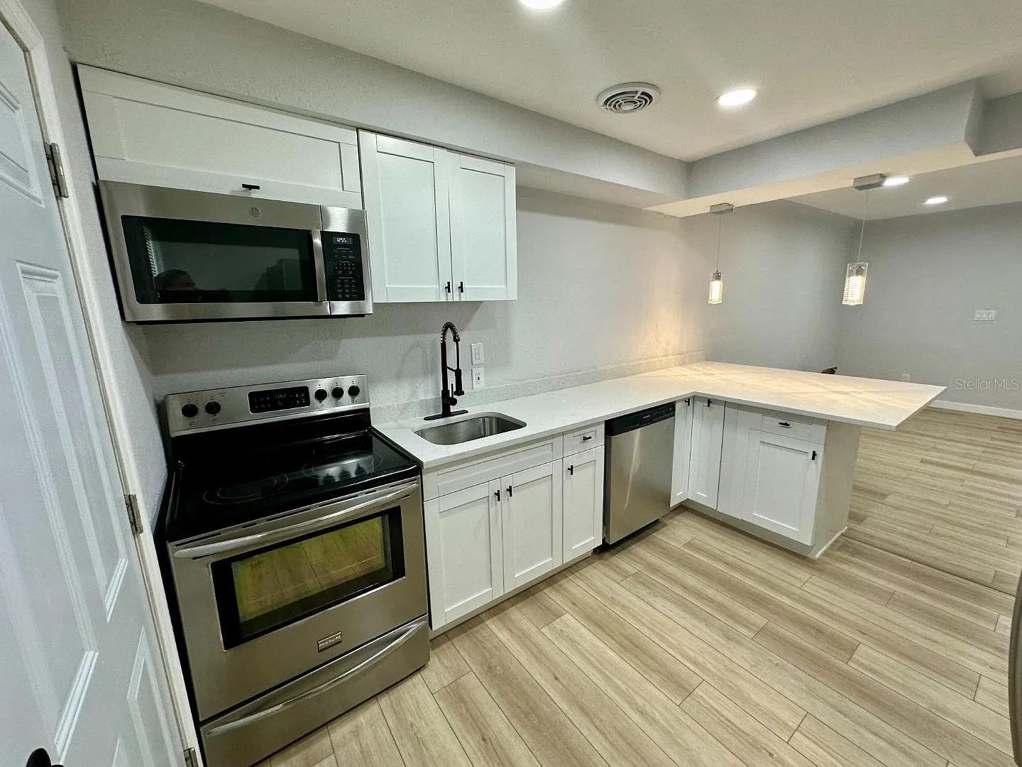 Single Family Residence at 2001 2ND ST S, ST PETERSBURG, photo 18 of 57
